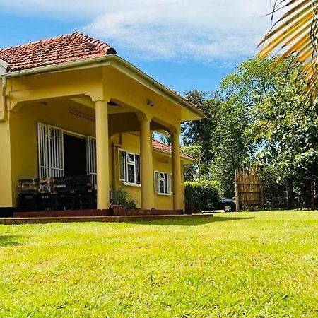 Buutu Nest Acomodação com café da manhã Jinja Exterior foto