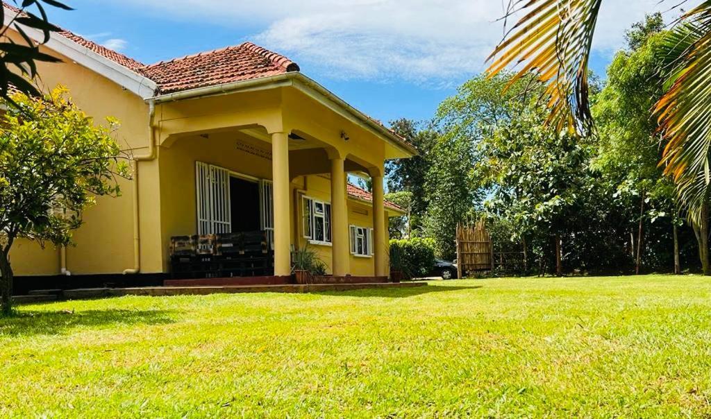 Buutu Nest Acomodação com café da manhã Jinja Exterior foto